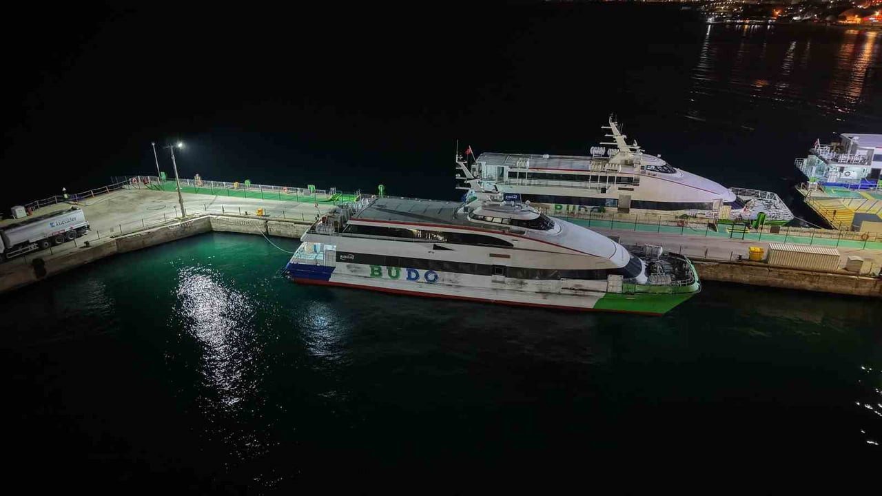 MARMARA DENİZİ'NDE ETKİLİ OLAN OLUMSUZ HAVA ŞARTLARI NEDENİYLE BURSA İLE İSTANBUL ARASINDA...