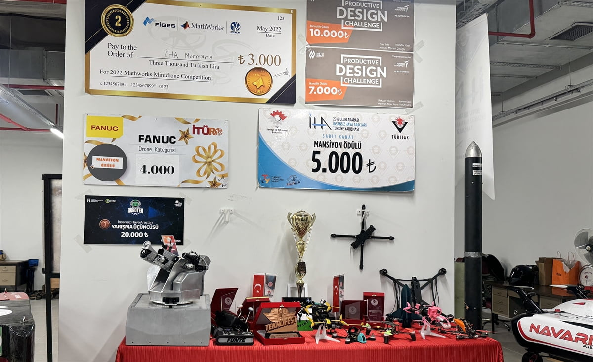 Marmara Üniversitesi (MÜ) Teknoloji Fakültesi'nde bulunan "Marmara İnsansız Hava Aracı Kulübü...