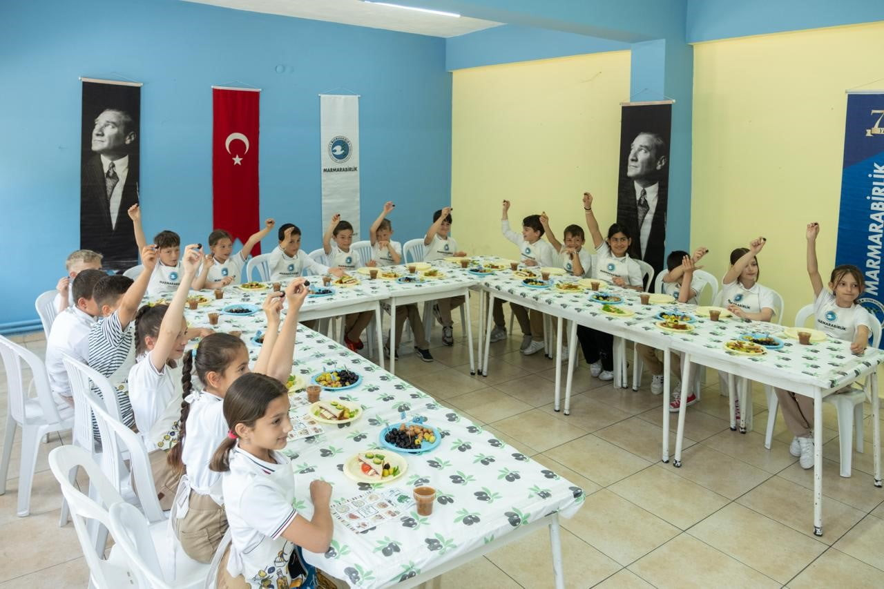 MARMARABİRLİK'İN ÇOCUKLARDA SAĞLIKLI BESLENME BİLİNCİ OLUŞTURMAK VE ZEYTİN KÜLTÜRÜNÜ GELECEK...