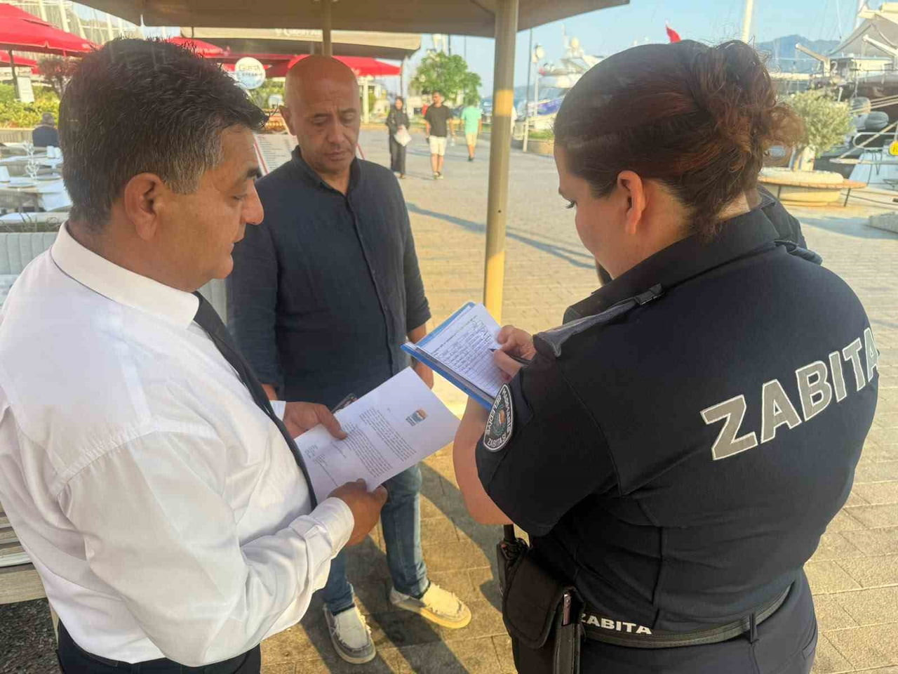MARMARİS BELEDİYESİ, SEZON YOĞUNLUĞUNUN BAŞLAMASIYLA BİRLİKTE YAT LİMANI’NDA ÇEVRE TEMİZLİĞİ VE...