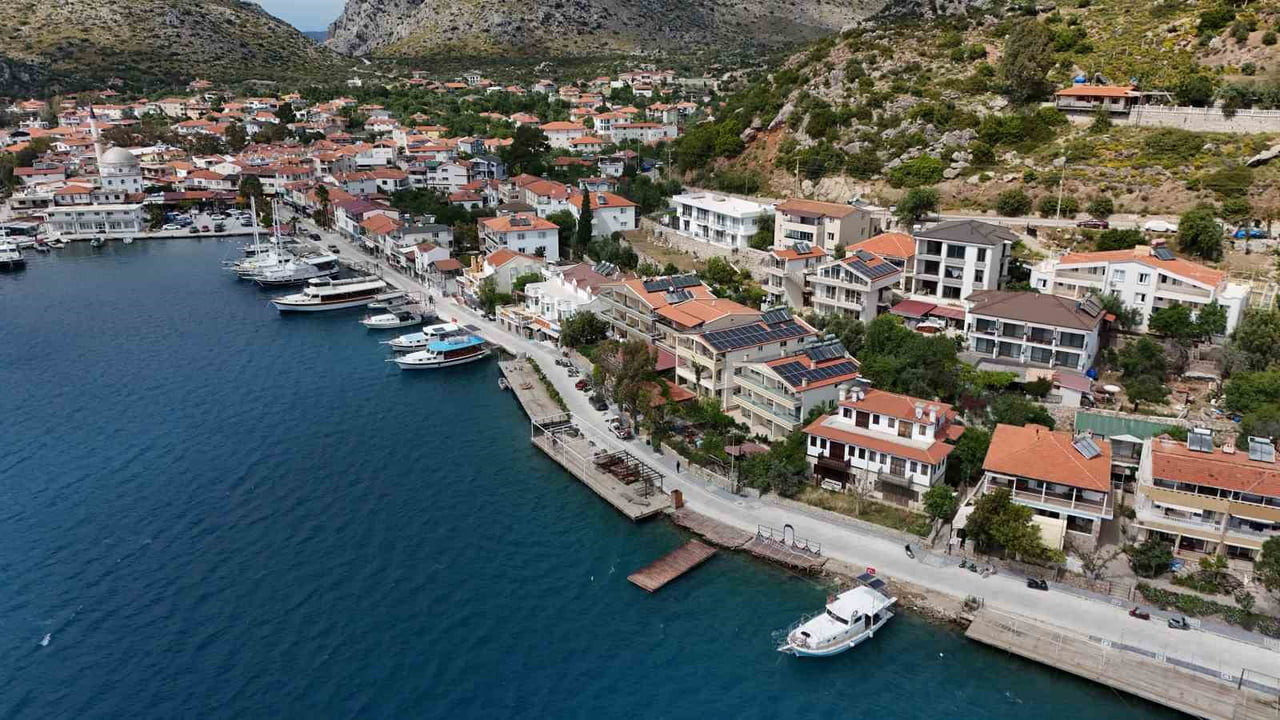 MARMARİS BELEDİYESİ TARAFINDAN BOZBURUN’DA 1,5 KİLOMETRELİK SAHİL HATTINDA YÜRÜTÜLEN YENİLEME...