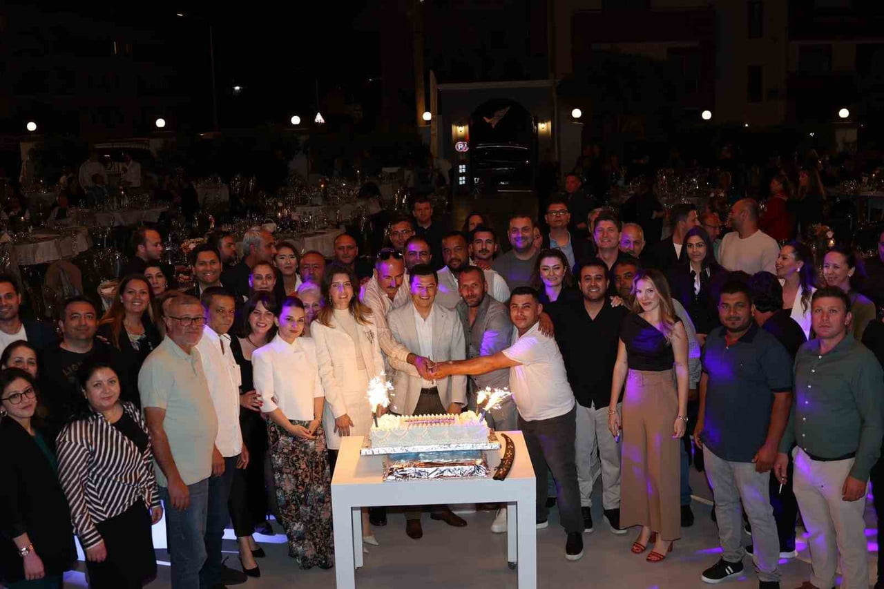 MARMARİS BELEDİYESİ’NİN DÜZENLEDİĞİ GECEDE PERSONEL, HEM 1 MAYIS’I KUTLADI HEM DE YAKLAŞAN YOĞUN...