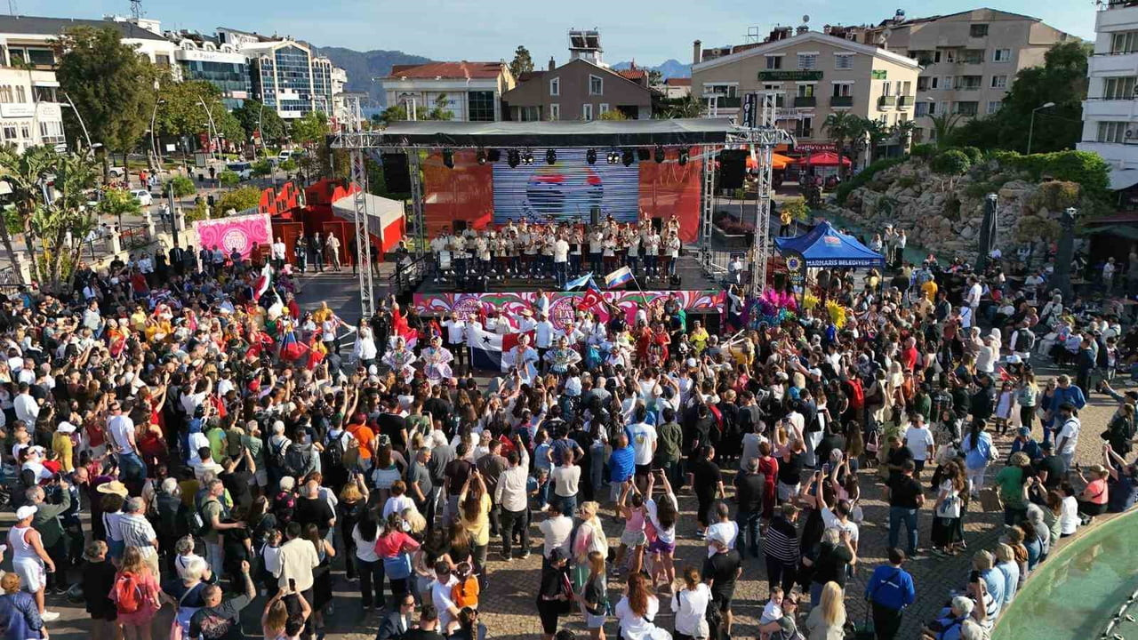 MARMARİS BELEDİYESİ’NİN İLK KEZ DÜZENLEDİĞİ LATİN FEST, RENKLİ KORTEJİ, DANS GÖSTERİLERİ VE...