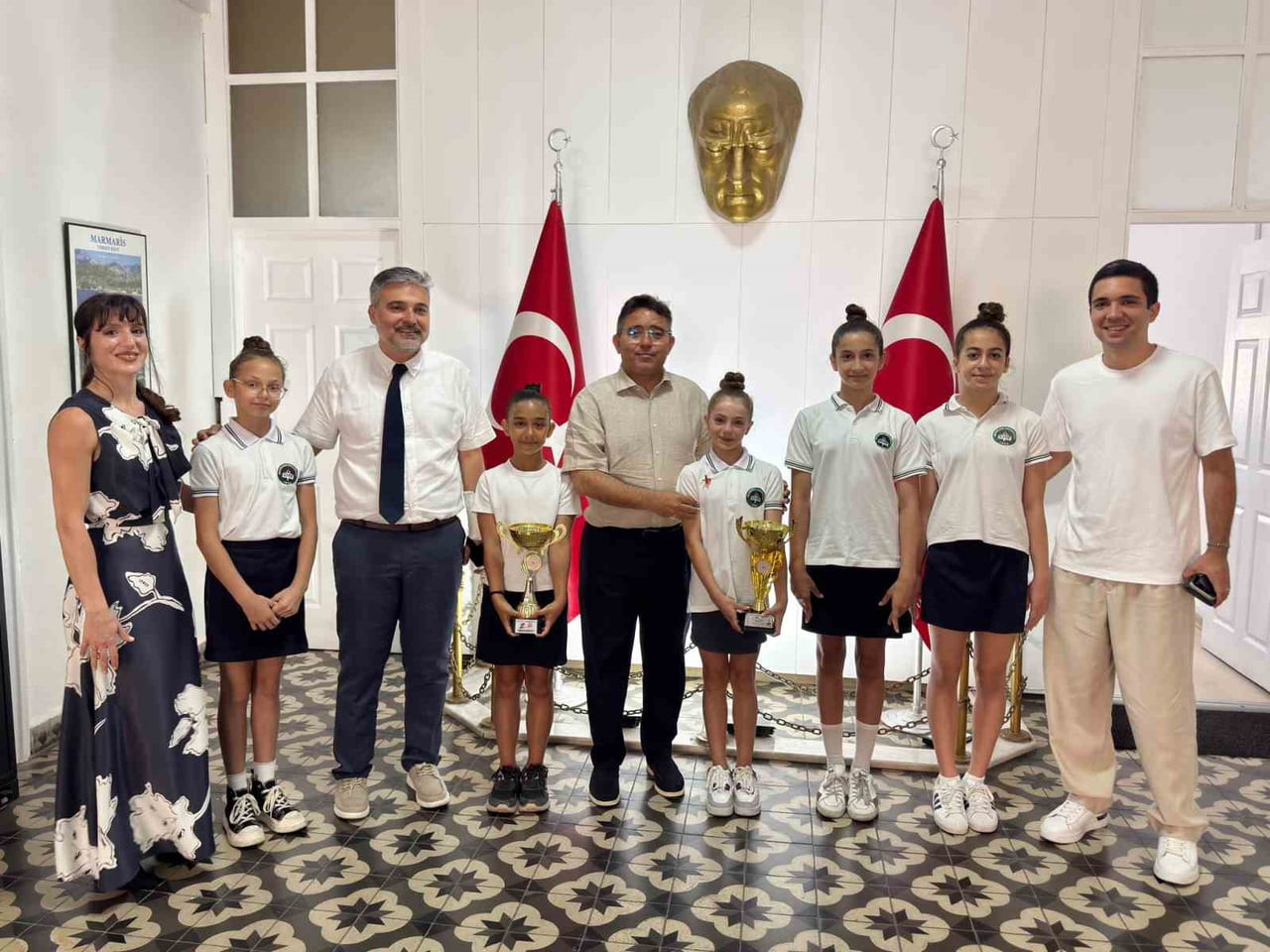 MARMARİS'İN ŞAMPİYON JİMNASTİKÇİLERİ KAYMAKAM KAYA'YI ZİYARET ETTİ