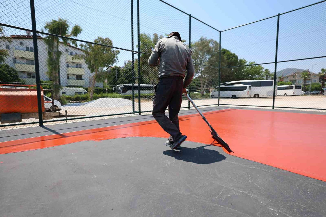 MARMARİS’TE BEŞ MAHALLEYE SPOR YATIRIMI