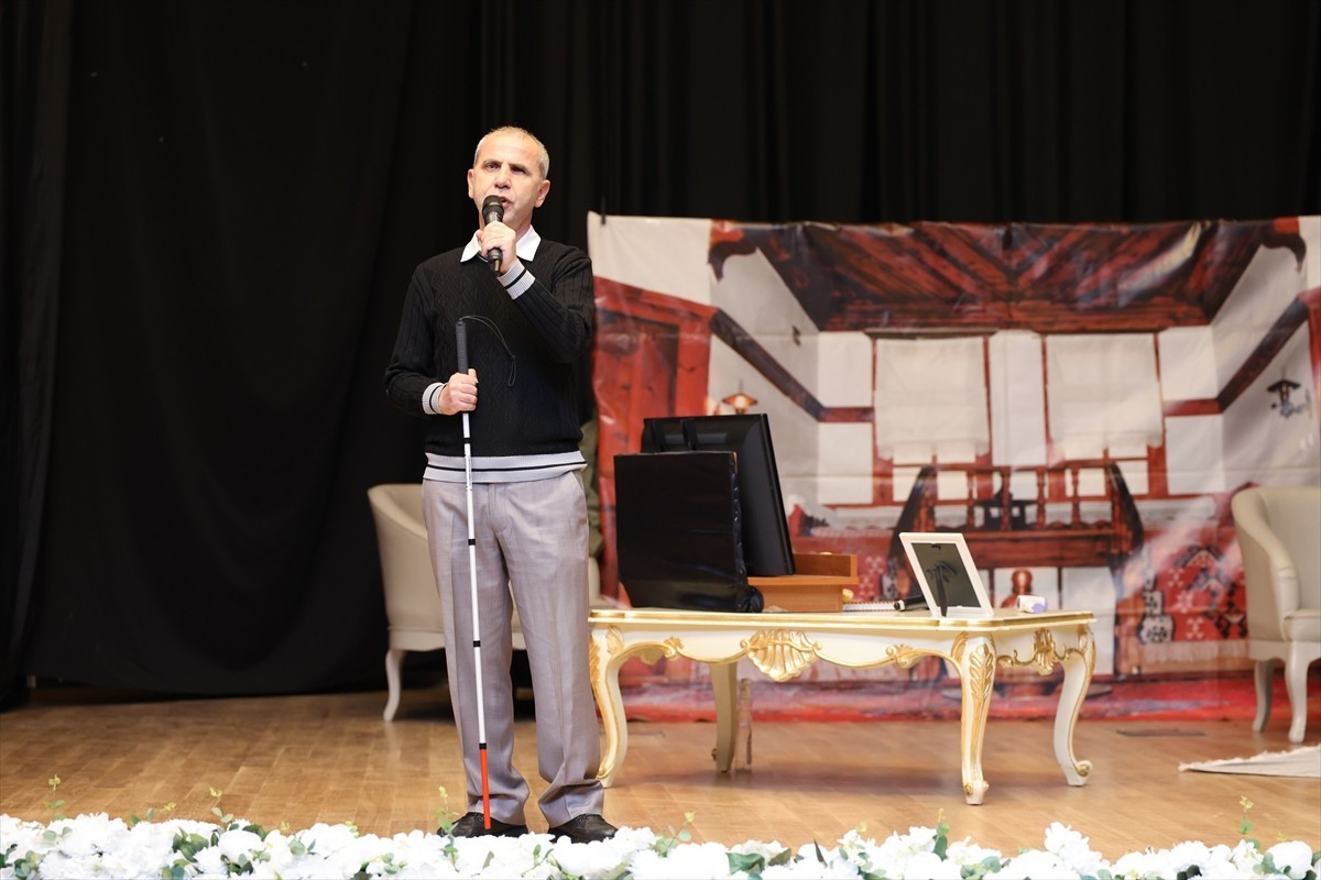 Mavi Umut Gönüllüler Derneği ve Yıldız Teknik Üniversitesi (YTÜ) işbirliğiyle sahnelenen "Vaka"...