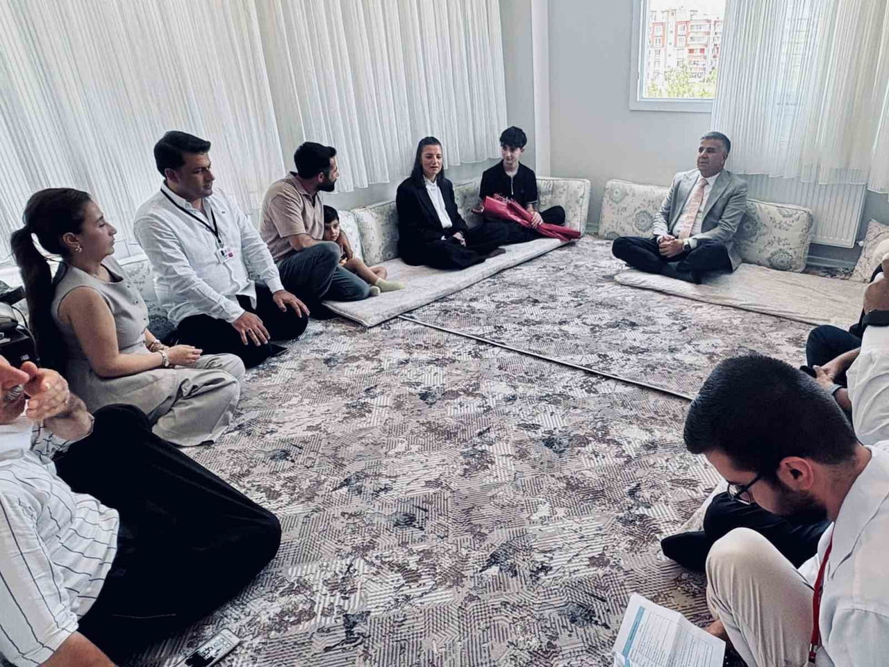 MEB GENEL MÜDÜRÜ DURNA, OKUL SALDIRISINDAN ETKİLENEN ÖĞRENCİ VE ÖĞRETMENLERİ ZİYARET...