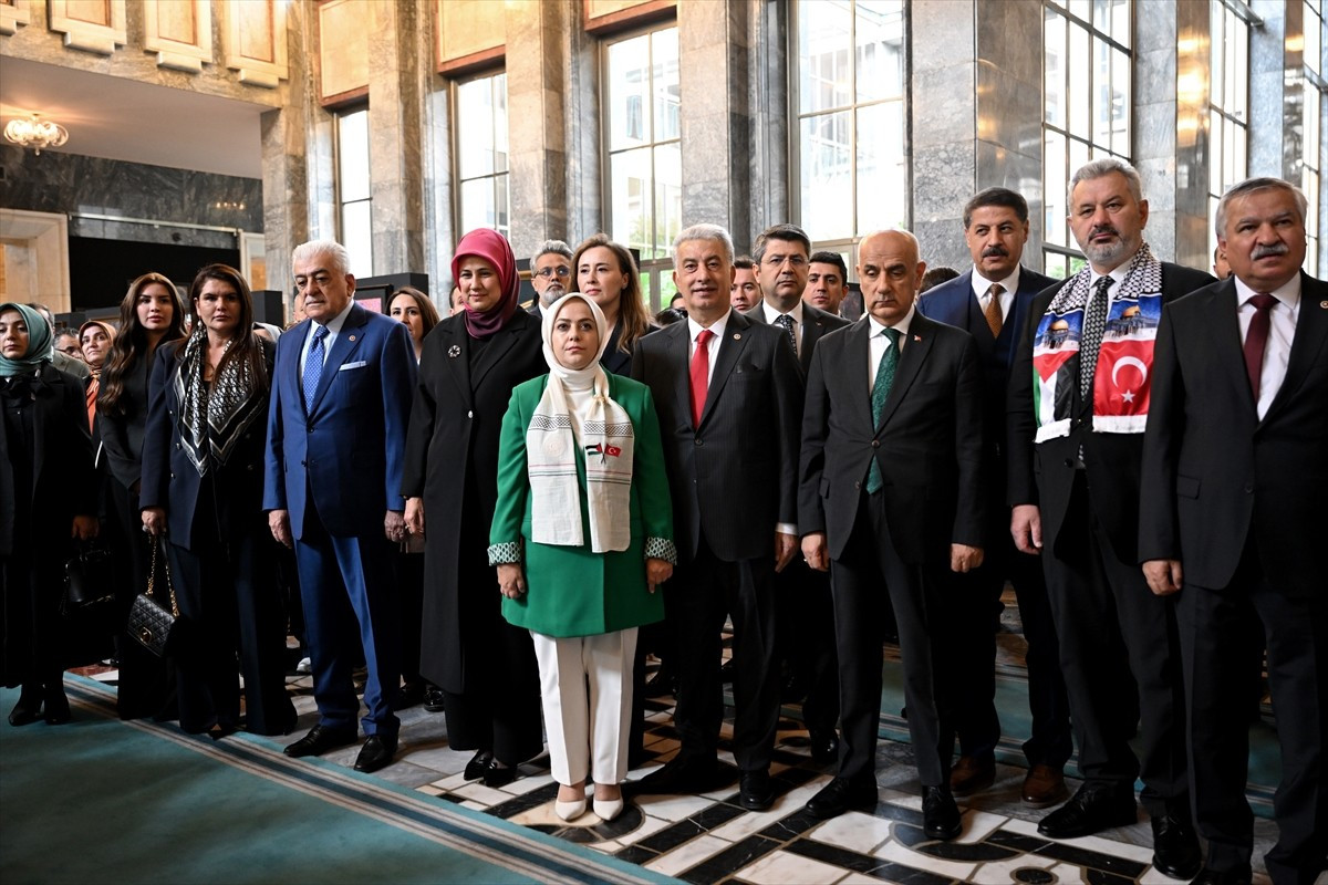 Meclis Şeref Holü'nde TBMM Başkanı Numan Kurtulmuş'un himayelerinde, Türk Kızılay işbirliğiyle...