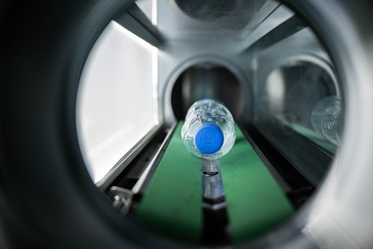 Meclis yerleşkesine "Sıfır Atık Projesi" kapsamında iki otomatik depozito iade makinesi konuldu....