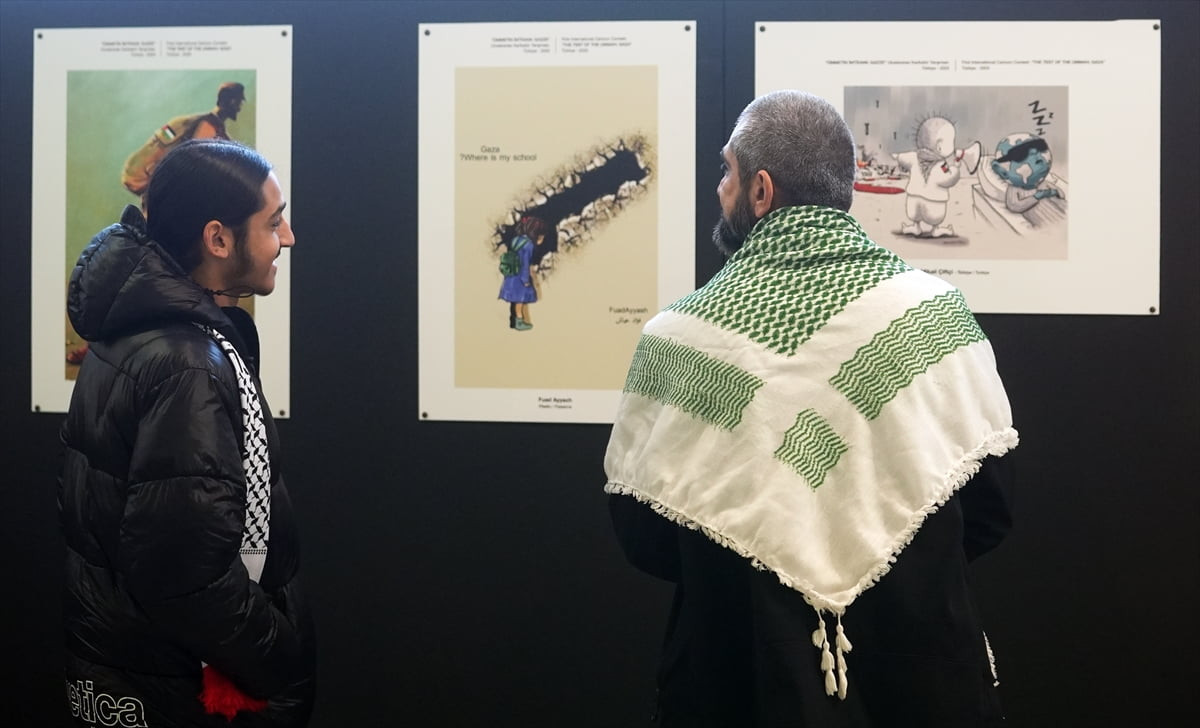 Meclis'te, "Ümmetin İmtihanı: Gazze" Uluslararası Karikatür Yarışması katılımcılarının eserlerinin...
