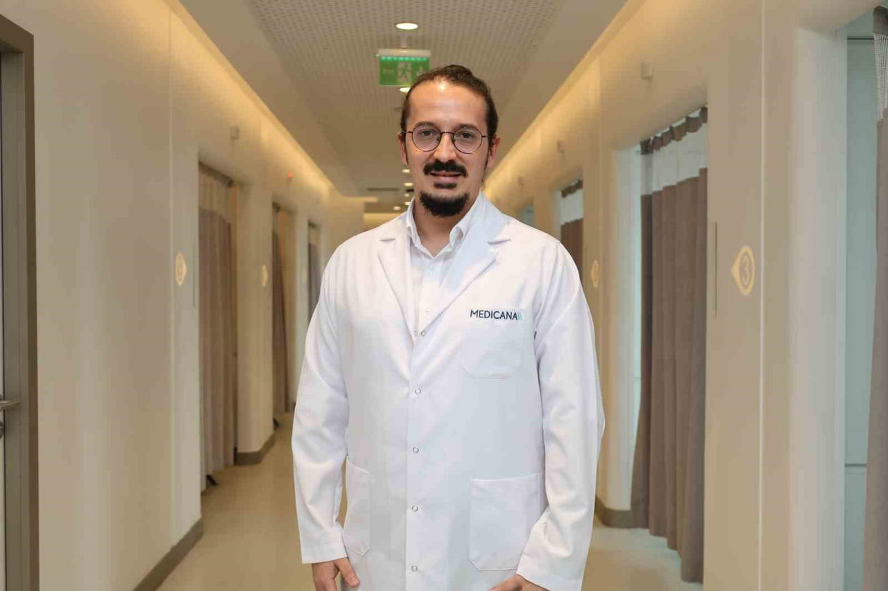 MEDİCANA SAĞLIK GRUBU ORTOPEDİ VE TRAVMATOLOJİ BÖLÜMÜ’NDEN DOÇ. DR. İ. ERALP KAÇMAZ