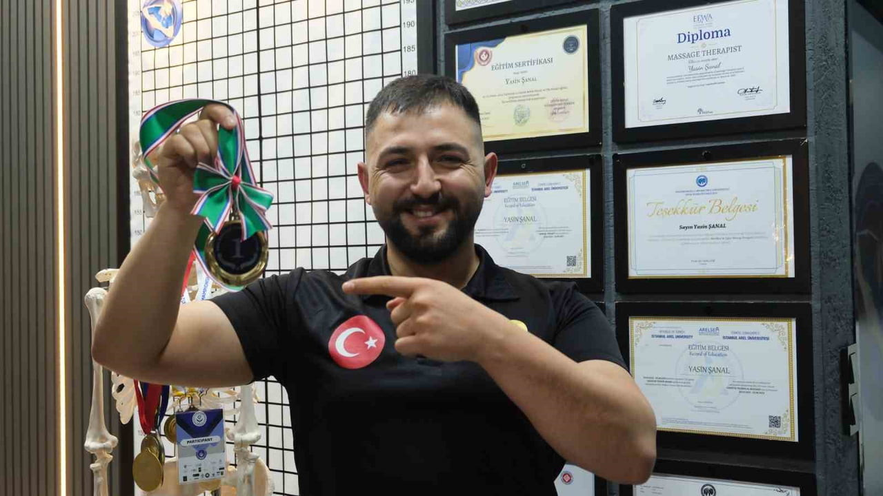 MEDİKAL TERAPİST YASİN ŞANAL, ASYA MASAJ VE TERAPİ ŞAMPİYONASI'NDA ALTIN MADALYA KAZANDI