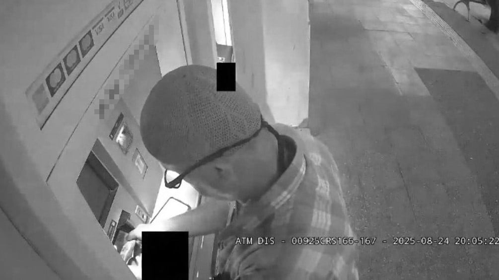 MEHMET YAŞASIN YALÇIN, HESABINA AKTARMAK ÜZERE ATM'YE PARASINI YATIRDI.