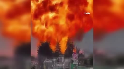 Meksika'nın Puebla eyaletinde sıvılaştırılmış petrol gazı (LPG) bulunan 4 tanker patlayarak alev...