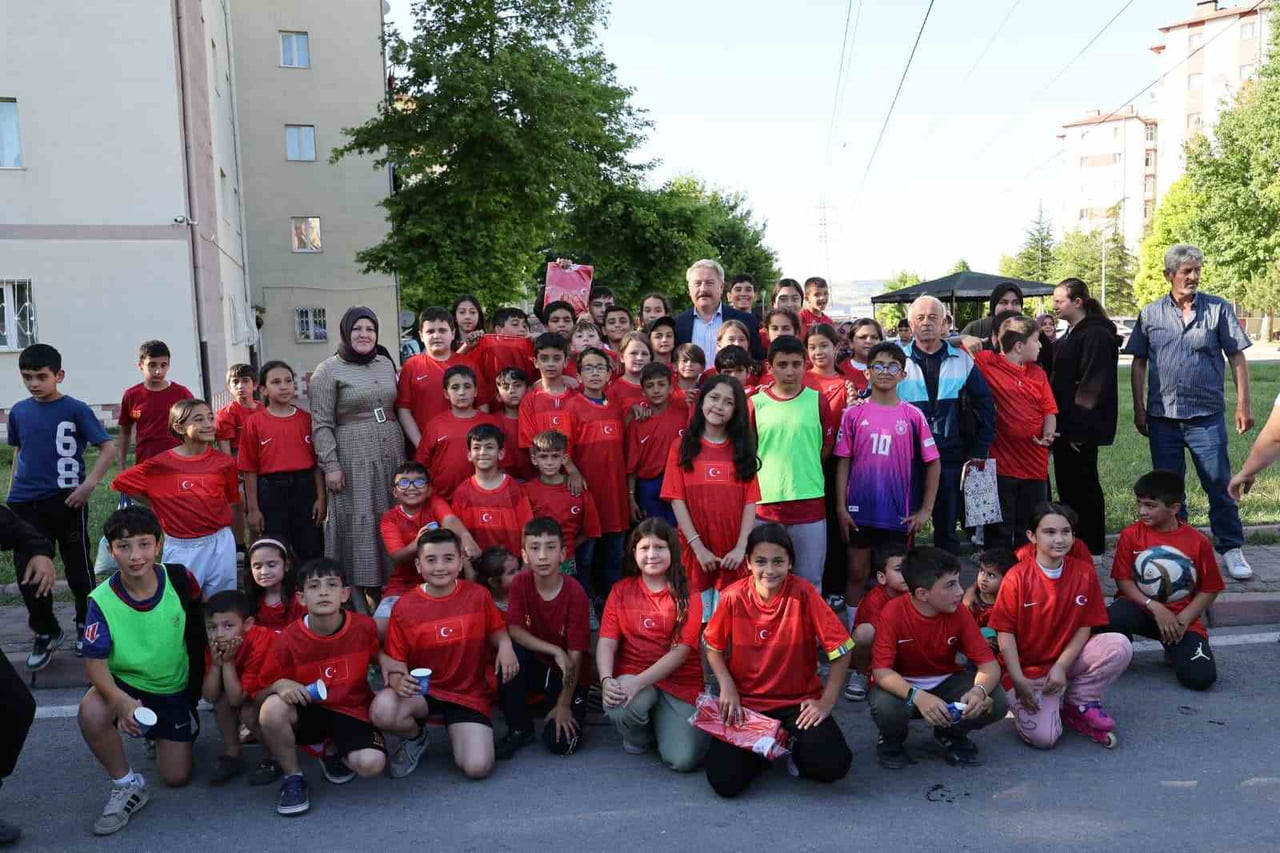 MELİKGAZİ BELEDİYE BAŞKANI DOÇ. DR. MUSTAFA PALANCIOĞLU; 'VATANDAŞ SORUYOR, BAŞKAN CEVAPLIYOR'...
