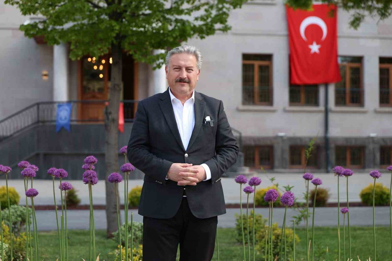 MELİKGAZİ BELEDİYE BAŞKANI DOÇ. DR. MUSTAFA PALANCIOĞLU; 10 MAYIS ANNELER GÜNÜ VESİLESİYLE BİR...