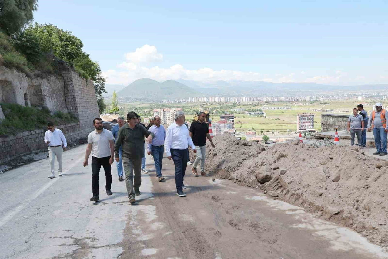 MELİKGAZİ BELEDİYESİ; MİMARSİNAN MAHALLESİ ŞEHİT KEMAL ERGEN CADDESİ’NDE AŞIRI YAĞIŞLAR NEDENİYLE...