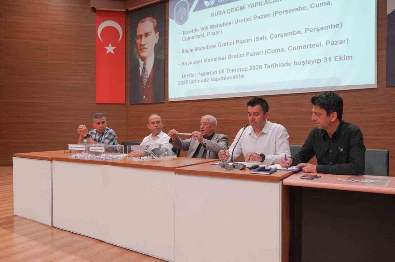 MELİKGAZİ BELEDİYESİ'NDE ÜRETİCİLERİN ORGANİK ÜRÜNLERİNİ TARLADAN DİREKT OLARAK VATANDAŞLARA...