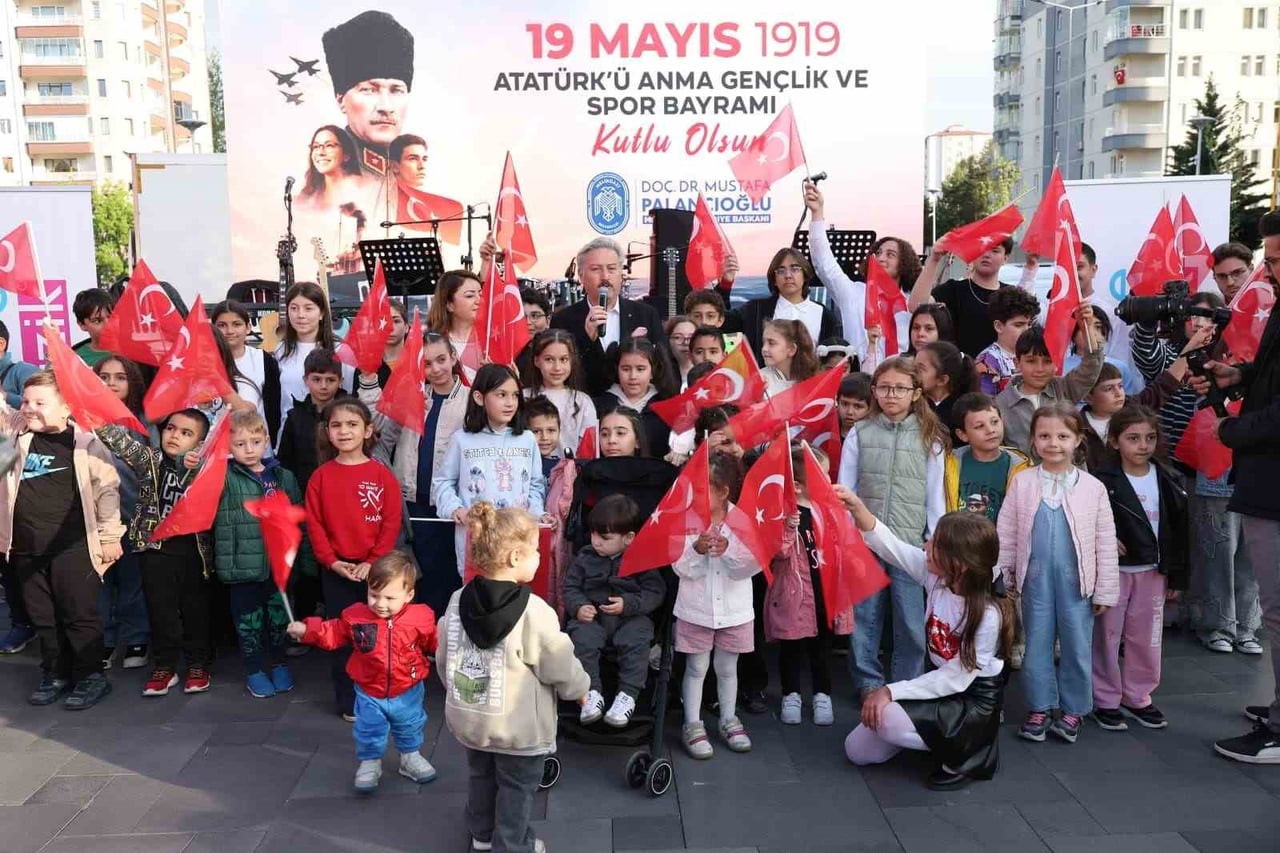 MELİKGAZİ BELEDİYESİ’NİN DÜZENLEMİŞ OLDUĞU ETKİNLİKTE ÇARŞI MELİKGAZİ, 19 MAYIS ATATÜRK’Ü ANMA...