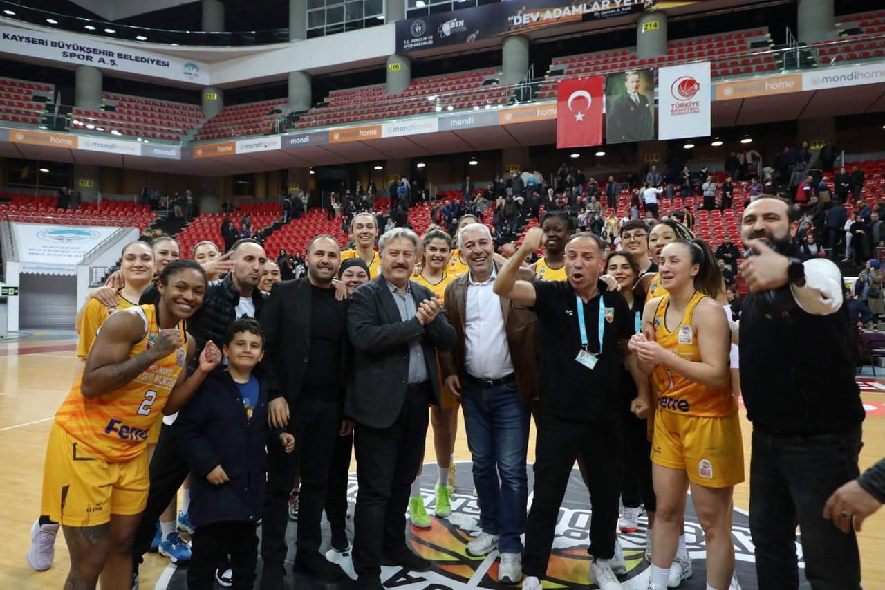 MELİKGAZİ KAYSERİ KADIN BASKETBOL TAKIMI, LİGDEN ÇEKİLME KARARINDAN GERİ ADIM ATTI.
