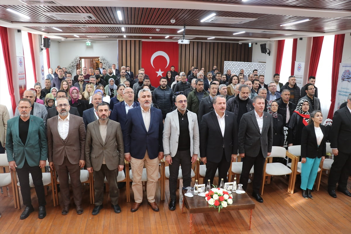 Memur-Sen Genel Başkanı Ali Yalçın, Burdur'da Öğretmenevi İstasyon Şubesi'nde düzenlenen...