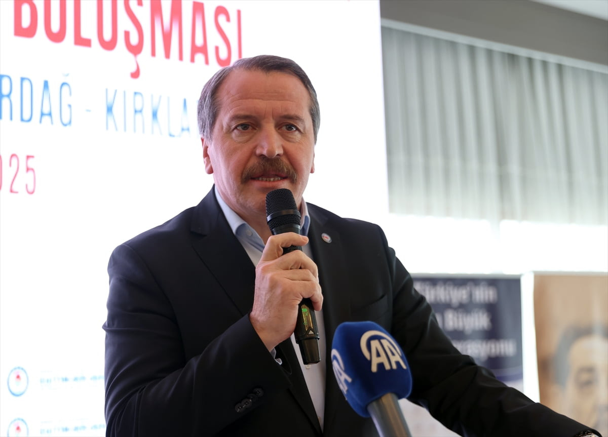 Memur-Sen Genel Başkanı Ali Yalçın, Eğitim-Bir-Sen Edirne Şubesince kentteki bir tesiste...