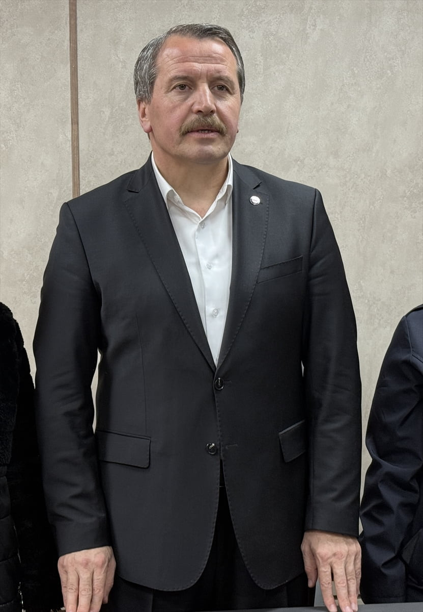 Memur-Sen ve Eğitim-Bir-Sen Genel Başkanı Ali Yalçın (fotoğrafta), Memur-Sen Rize İl...