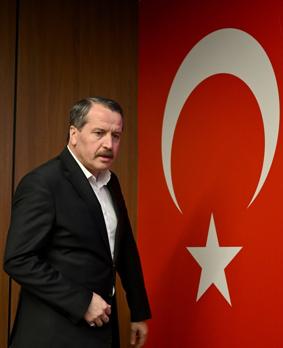 Memur-Sen ve Eğitim-Bir-Sen Genel Başkanı Ali Yalçın, Memur-Sen Genel Merkezi'nde düzenlediği...