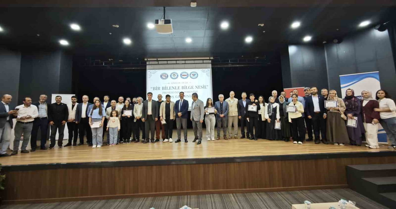 MEMUR-SEN VE EĞİTİM BİR-SEN ÖNCÜLÜĞÜNDE YÜRÜTÜLEN "BİR BİLENLE BİLGE NESİL" PROJESİNİN ÖDÜL TÖRENİ...