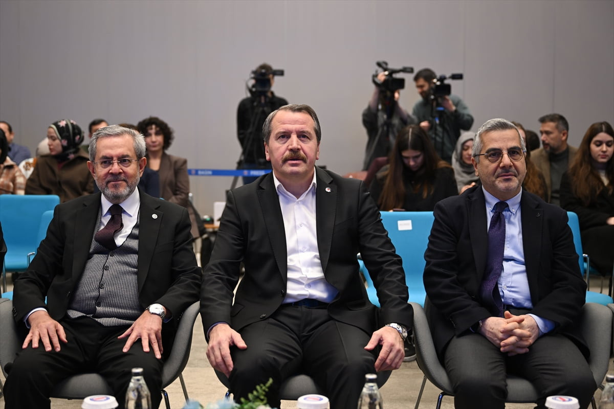 Memur-Sen'in sendikal alana akademinin ilgisini artırmak, akademik birikimi kamu görevlileri...