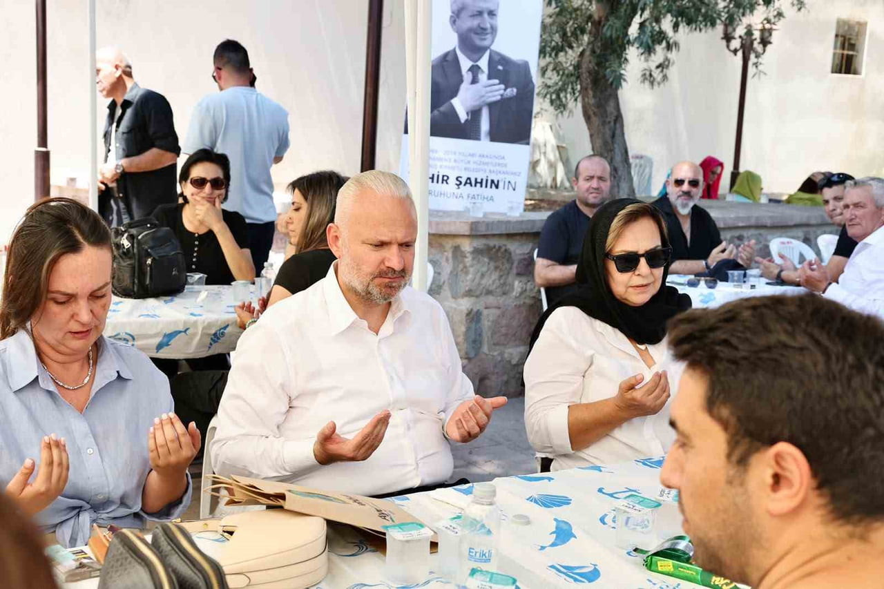 MENEMEN BELEDİYE BAŞKANI AYDIN PEHLİVAN, 20 YIL BAŞKANLIK YAPAN TAHİR ŞAHİN'İN VEFATININ BİRİNCİ...
