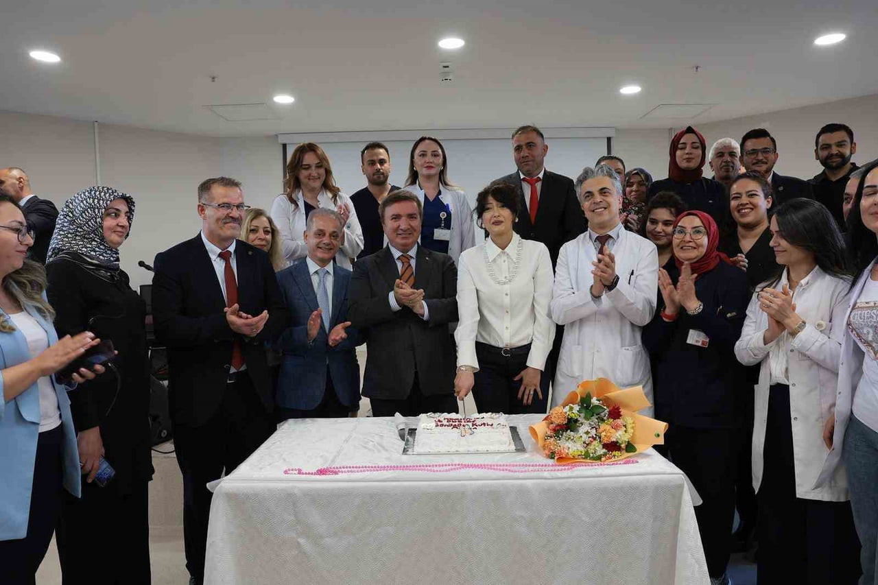 MENGÜCEK GAZİ HASTANESİ’NDE "EBELER VE HEMŞİRELER HAFTASI" KUTLANDI