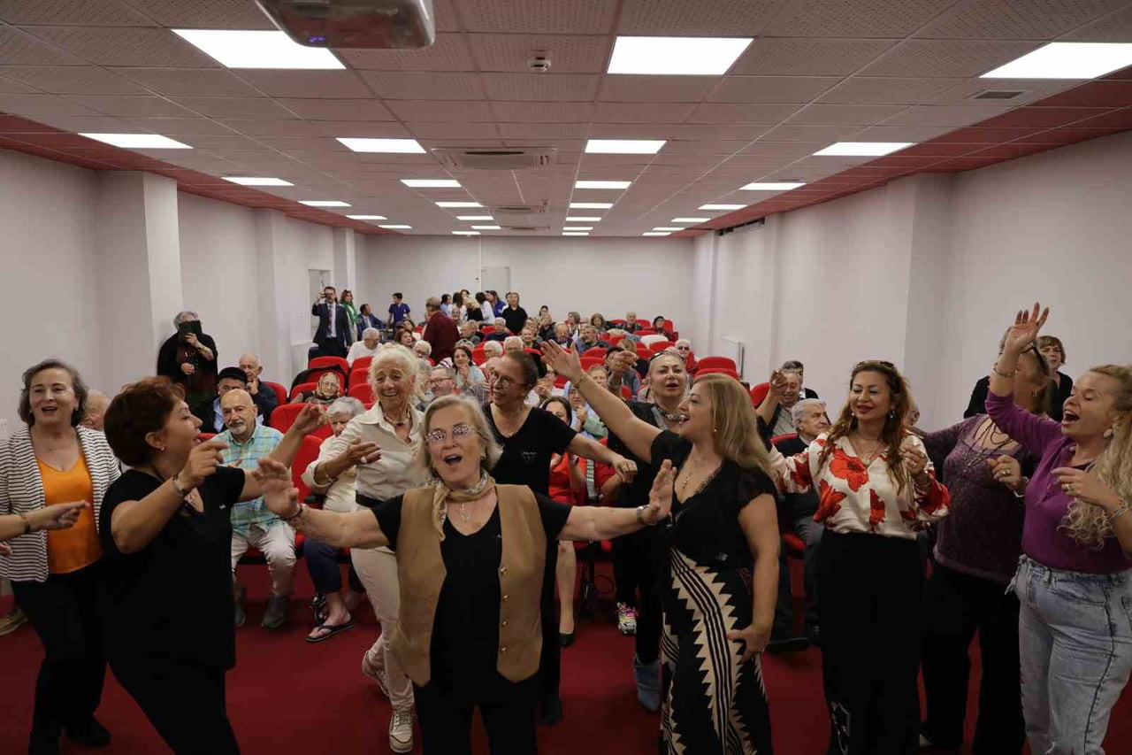 MENTEŞE BELEDİYESİ TARAFINDAN MUĞLA BÜYÜKŞEHİR BELEDİYESİ HASAN ÖZCAN YAŞAM EVİNDE KALAN YAŞLI...