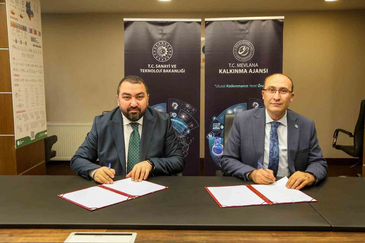 MERAM BELEDİYE BAŞKAN YARDIMCISI KAZIM DALGIÇ (SOLDA) İLE MEVKA GENEL SEKRETERİ DR. İHSAN BOSTANCI...