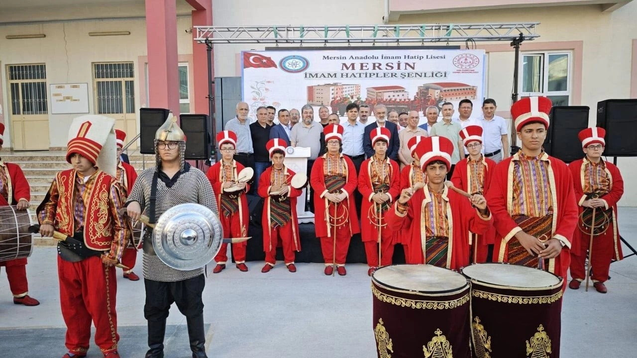 MERSİN ANADOLU İMAM HATİP LİSESİ EV SAHİPLİĞİNDE DÜZENLENEN 'MERSİN İMAM HATİP OKULLARI ŞENLİĞİ'...
