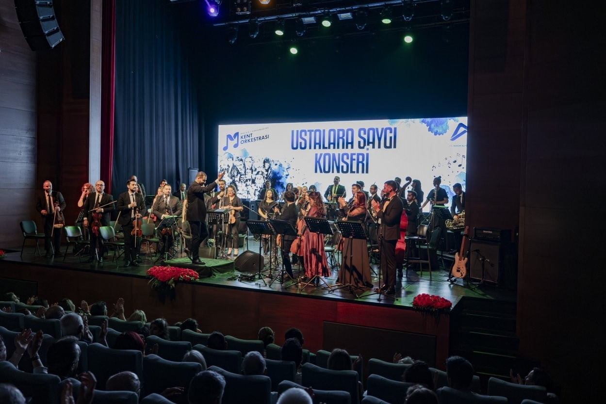 MERSİN BÜYÜKŞEHİR BELEDİYESİ KENT ORKESTRASI, ‘USTALARA SAYGI KONSERİ’ İLE POPÜLER TÜRK MÜZİĞİ’NE...