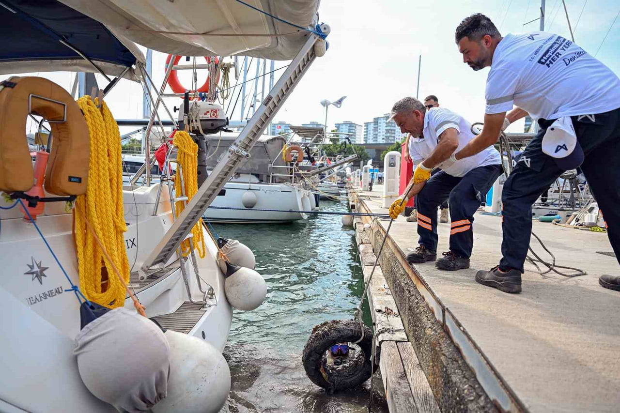 MERSİN BÜYÜKŞEHİR BELEDİYESİ'NİN MARİNA'DA DÜZENLEDİĞİ DENİZ DİBİ TEMİZLİĞİ ETKİNLİĞİNDE, DENİZ...