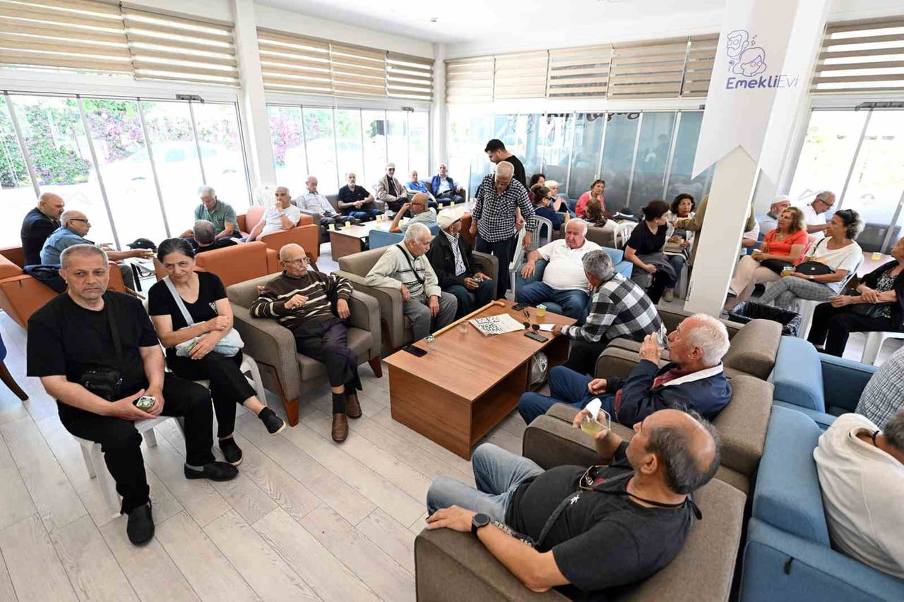 MERSİN BÜYÜKŞEHİR BELEDİYESİNİN YENİŞEHİR EMEKLİ EVİ’NDE DÜZENLEDİĞİ BAYRAMLAŞMA PROGRAMINDA...