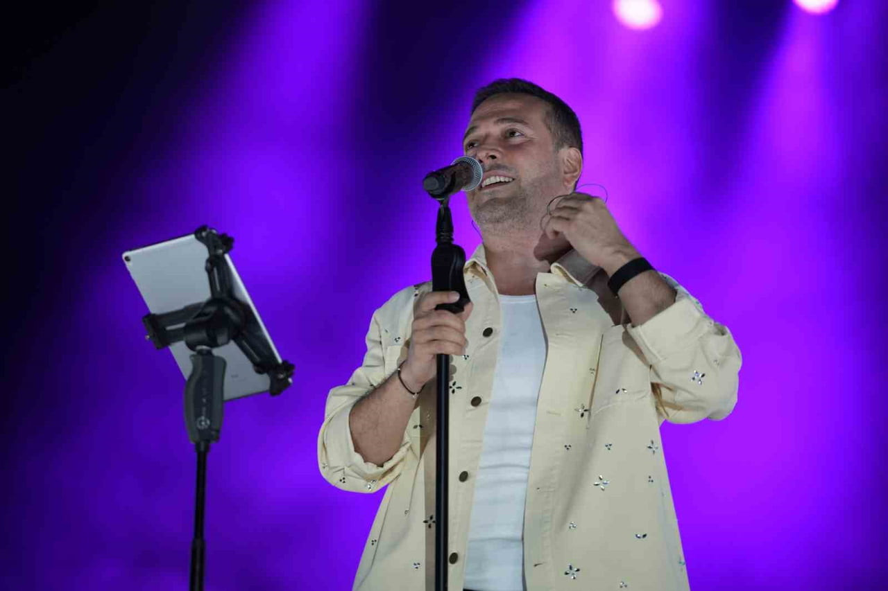 MERSİN KÜLTÜR YOLU FESTİVALİ KAPSAMINDA SOLİ SAHİLİNDE SAHNE ALAN ÜNLÜ ŞARKICI OĞUZHAN KOÇ...