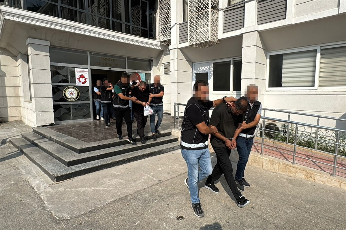 Mersin'de 3 milyon 542 bin uyuşturucu hap ele geçirilen operasyonlarda gözaltına alınan 8 şüpheli...