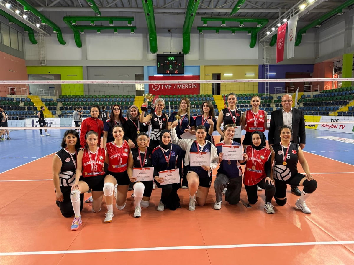 Mersin'de 8 Mart Dünya Kadınlar Günü kapsamında düzenlenen "Evinin Sultanları Voleybol Turnuvası"...