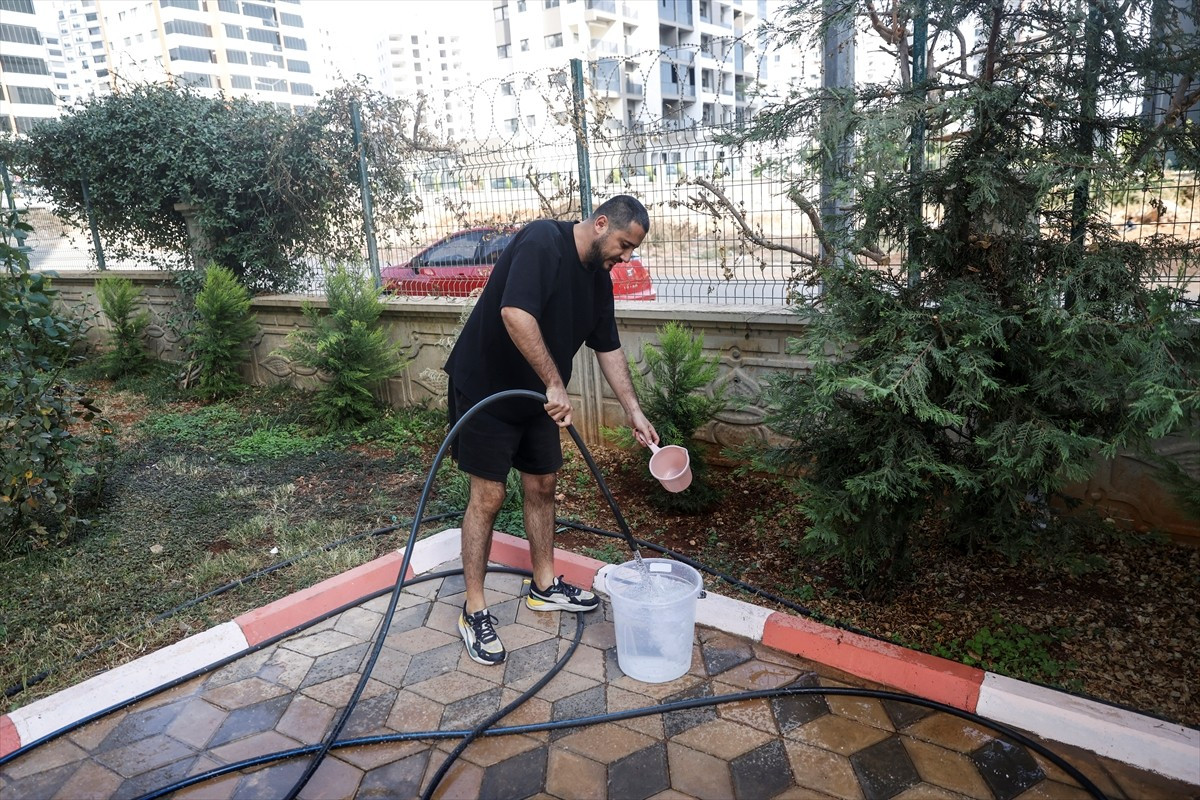 Mersin'de altyapı çalışmaları sırasında oluşan arıza nedeniyle bazı bölgelerdeki su kesintisi...