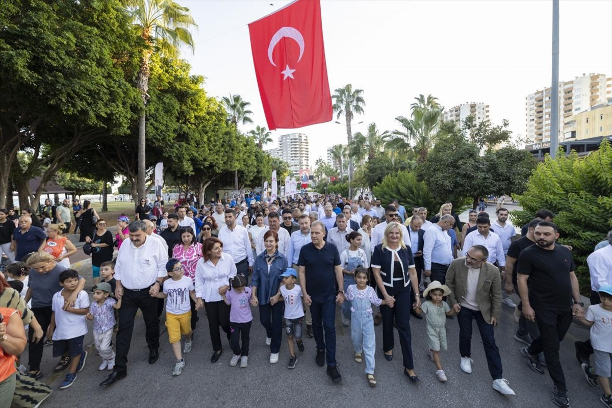 Mersin'de Avrupa Hareketlilik Haftası kapsamında "Araçsız Sokak Günü" etkinliği gerçekleştirildi....
