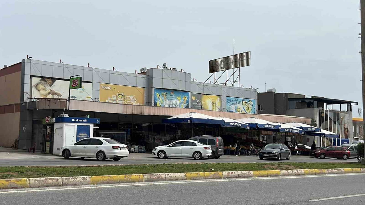 MERSİN'DE BU SABAH CHP'Lİ YENİŞEHİR BELEDİYESİNE DÜZENLENEN İHALE YOLSUZLUĞU OPERASYONU...