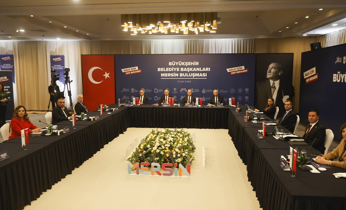 Mersin'de, CHP'li büyükşehir belediye başkanlarının katılımıyla bir otelde "Büyükşehir Belediye...