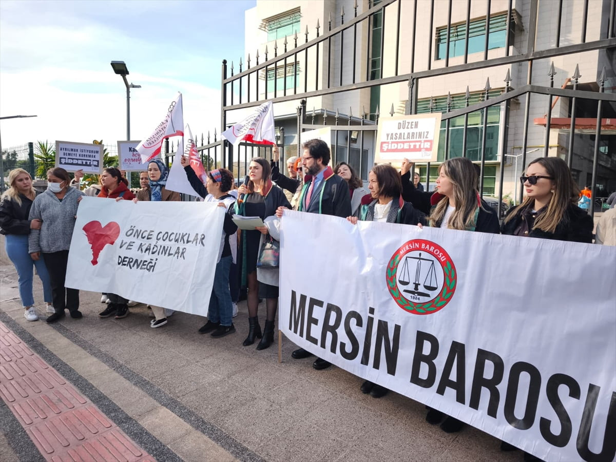 Mersin'de dini nikahlı eşini tülbentle boğarak öldürdüğü gerekçesiyle yargılanan sanık, "kadına...