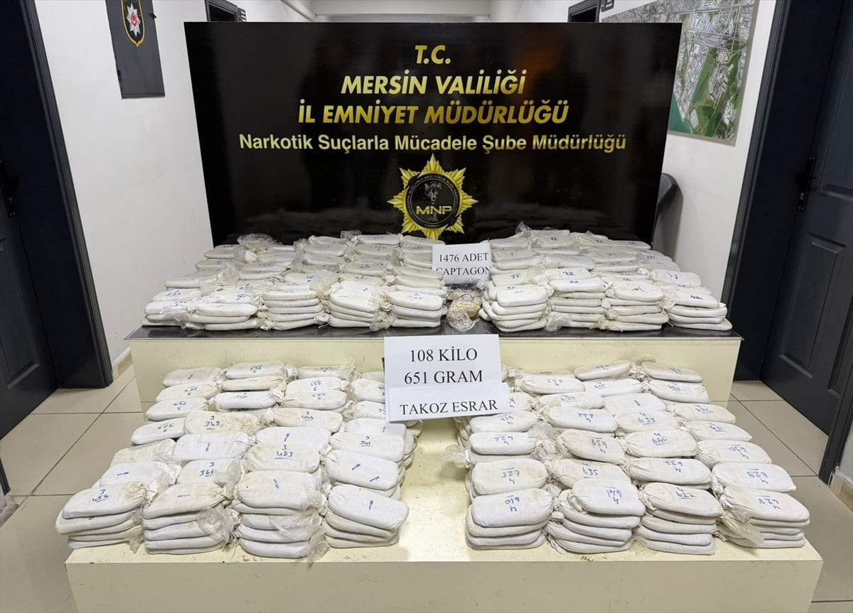 Mersin'de düzenlenen uyuşturucu operasyonunda 108 kilo 651 gram takoz esrar ve 1476 uyuşturucu hap...