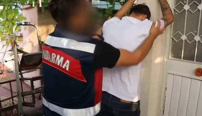 MERSİN'DE JANDARMA EKİPLERİNCE SAHTE İKİNCİ EL EŞYA İLANLARI VEREREK VATANDAŞLARI DOLANDIRDIĞI...