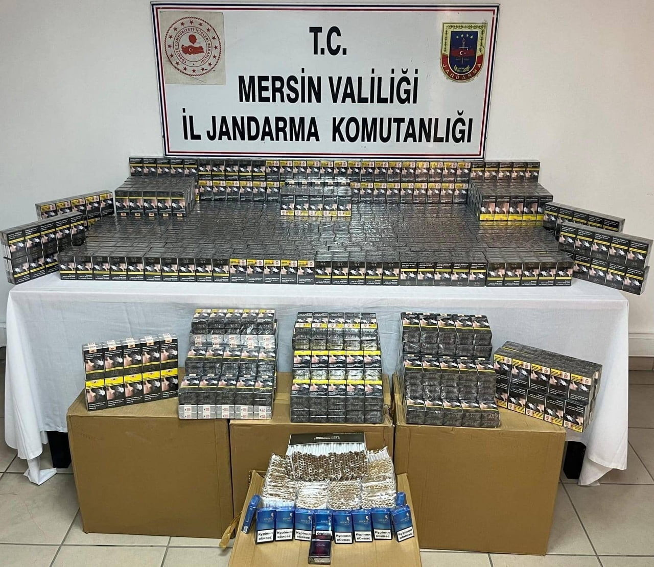 MERSİN'DE JANDARMA EKİPLERİNİN KAÇAK SİGARA TİCARETİNE YÖNELİK DÜZENLEDİĞİ OPERASYONDA 2 ŞÜPHELİ...