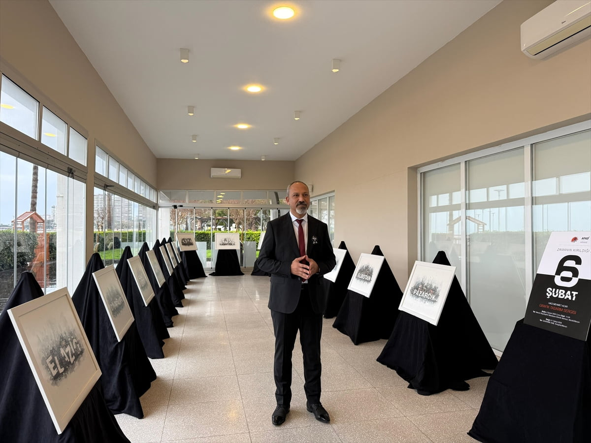 Mersin'de, Kahramanmaraş merkezli depremlerin üçüncü yılı dolayısıyla "Zamanın Kırıldığı An: 6...